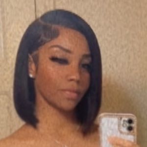 12 inch never been worn wig for sell . Lace closure. Nice reasonable price hair